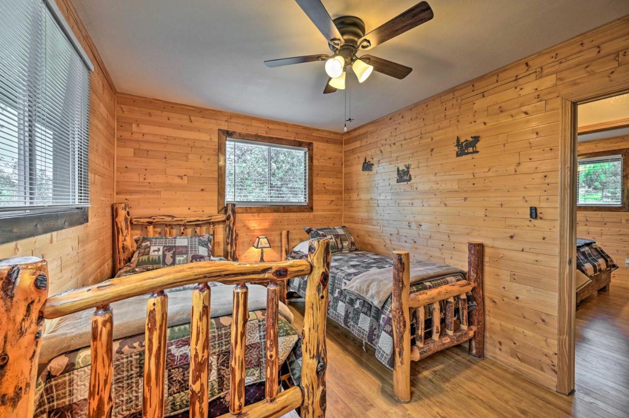 Pine Peaceful Strawberry Cabin Fire Pit And Hot Tub מראה חיצוני תמונה